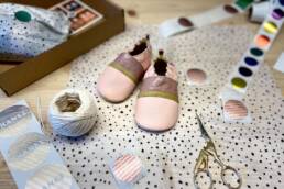 Krabbelschuh aus weichem Leder zur Geburt, auf Wunsch auch als Geschenk verpackt